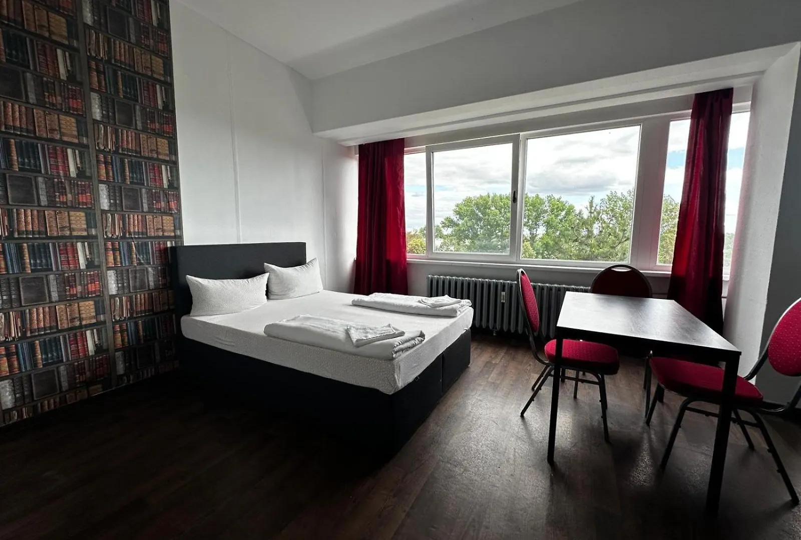 Ootel.Com Berlin 3*,
